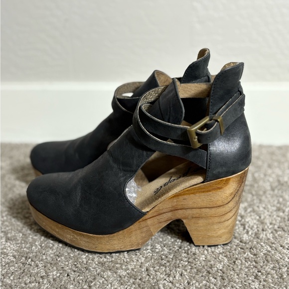 Free People Cedar Leather Buckle Platform Wood Clogs Black Leather 37 Black - Picture 5 of 11